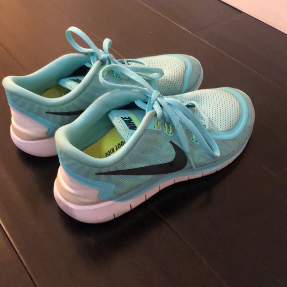 Nike Free Runs - Picture 3 of 9